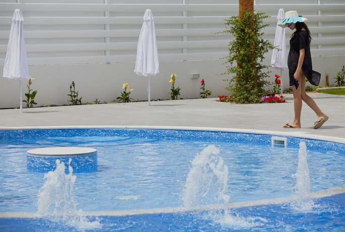 Imagen de la piscina del Hotel Princessa Vera Apartments. Foto 16