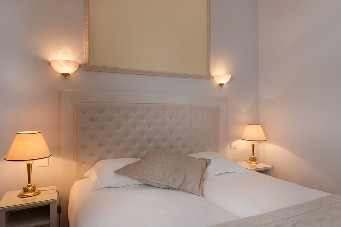 Imagen de la habitación del Hotel Princesse Caroline. Foto 5