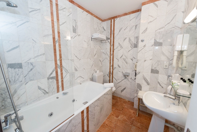 Imagen de la habitación del Hotel Princesse Caroline. Foto 8