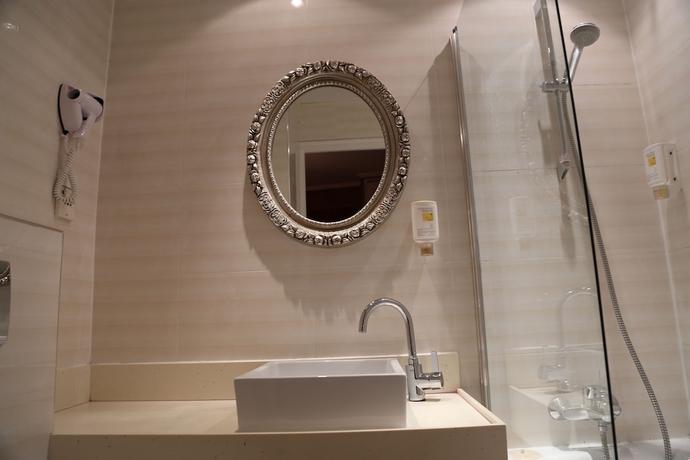 Imagen de la habitación del Hotel Princesse Isabelle. Foto 5