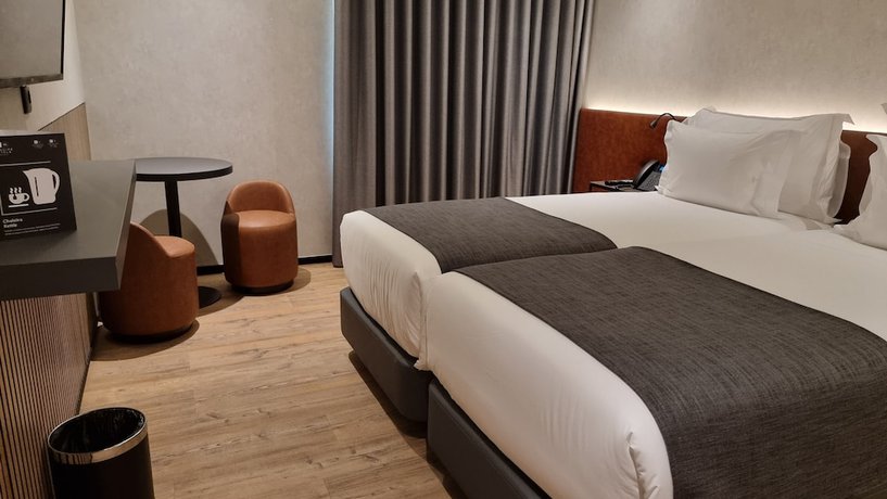 Imagen de la habitación del Hotel Principe Avila. Foto 5