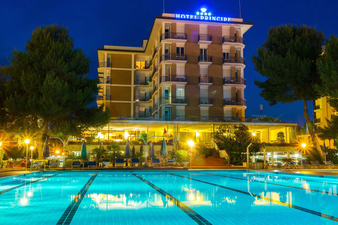Imagen de la piscina del Hotel Principe Bibione. Foto 13