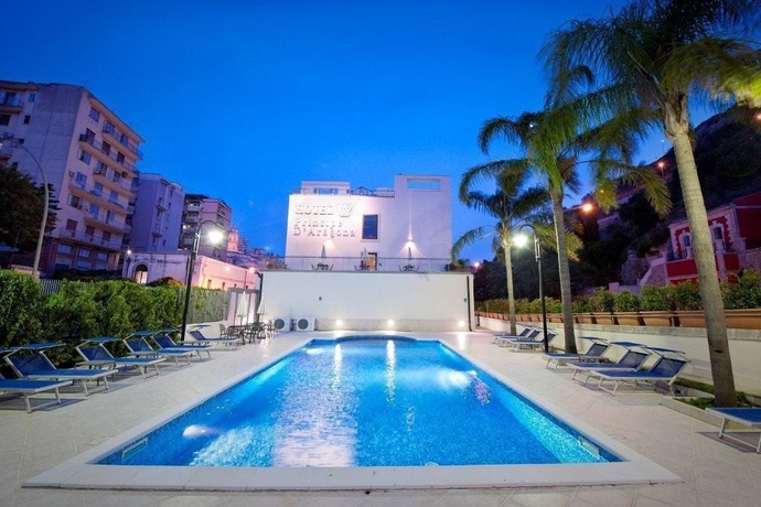 Imagen de la piscina del Hotel Principe D'aragona. Foto 14