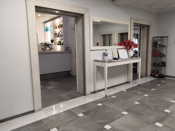 Imagen de los interiores del Hotel Principe, Modena. Foto 17