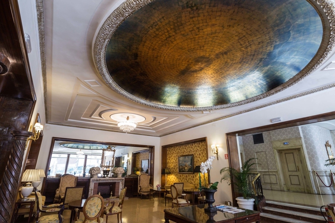 Imagen de los interiores del Hotel Principe Pio. Foto 12
