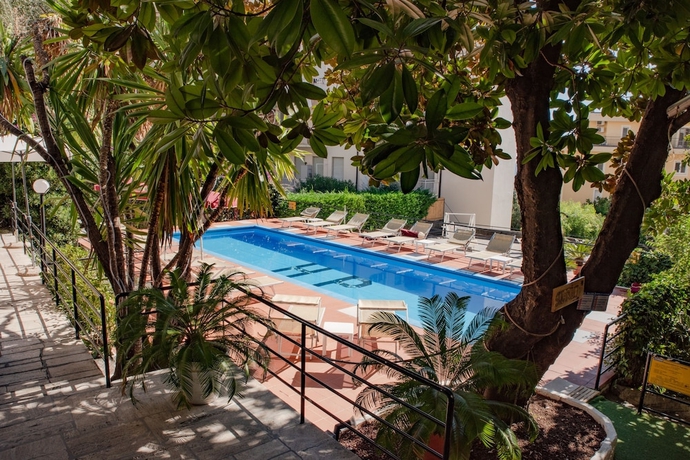 Imagen de la piscina del Hotel Principe, San Remo. Foto 19