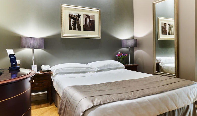 Imagen de la habitación del Hotel Principe Torlonia. Foto 4