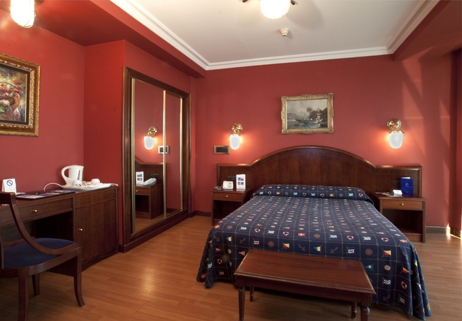 Imagen de la habitación del Hotel Principe de Asturias. Foto 6