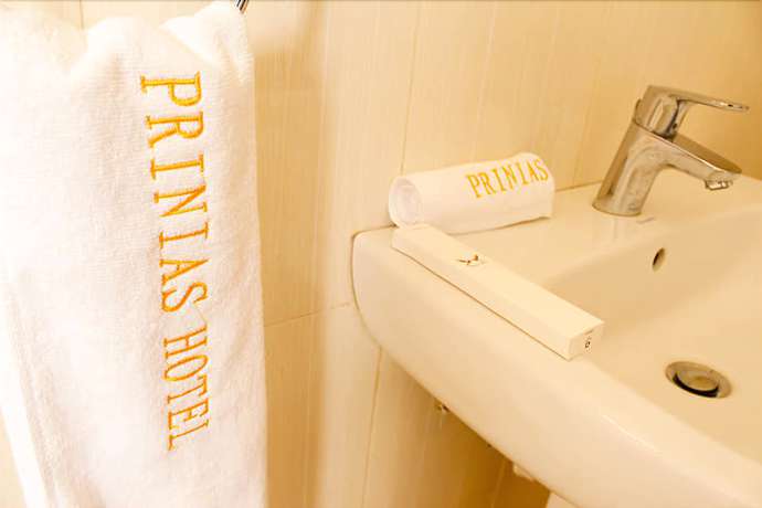 Imagen de la habitación del Hotel Prinias. Foto 6