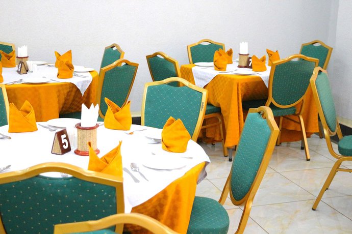 Imagen del bar/restaurante del Hotel Prinias. Foto 3