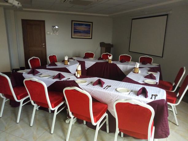 Imagen del bar/restaurante del Hotel Prinias. Foto 5