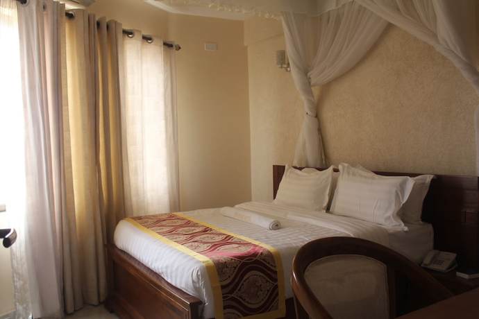 Imagen de la habitación del Hotel Prinias. Foto 17