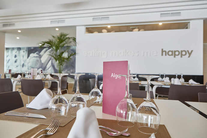 Imagen del bar/restaurante del Hotel Prinsotel La Dorada. Foto 7