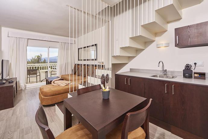 Imagen de la habitación del Hotel Prinsotel La Dorada. Foto 12