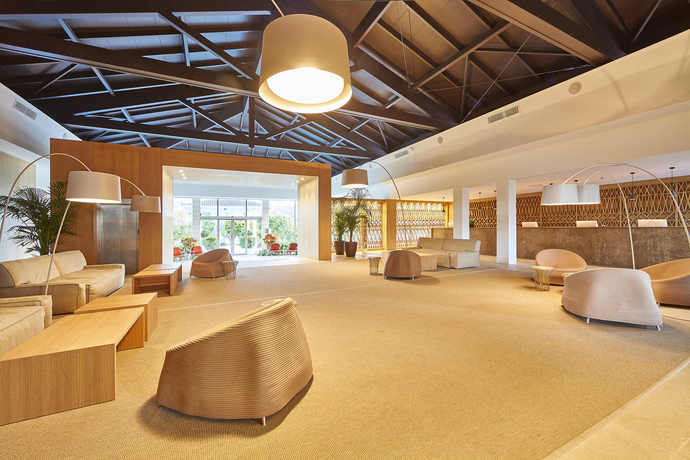 Imagen de los interiores del Hotel Prinsotel La Dorada. Foto 16