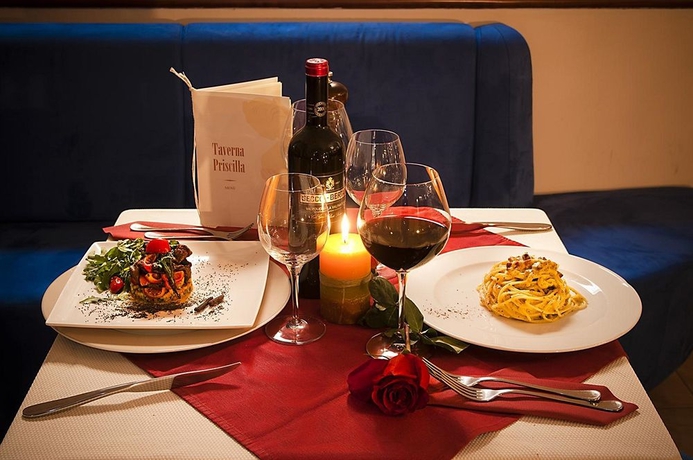 Imagen del bar/restaurante del Hotel Priscilla. Foto 4