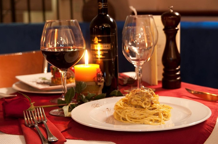 Imagen del bar/restaurante del Hotel Priscilla. Foto 5