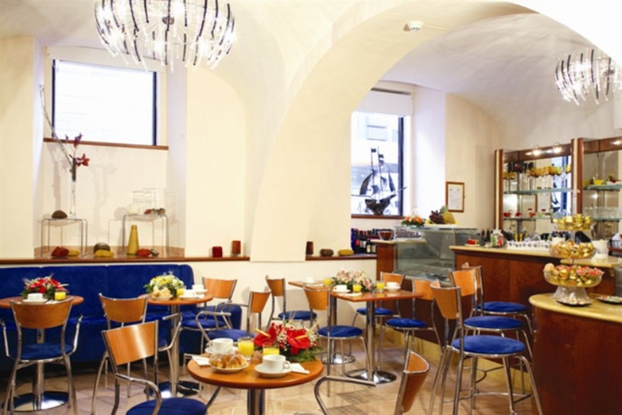 Imagen del bar/restaurante del Hotel Priscilla. Foto 6