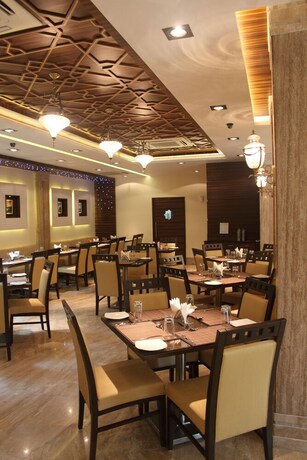 Imagen del bar/restaurante del Hotel Pristine Residency. Foto 10