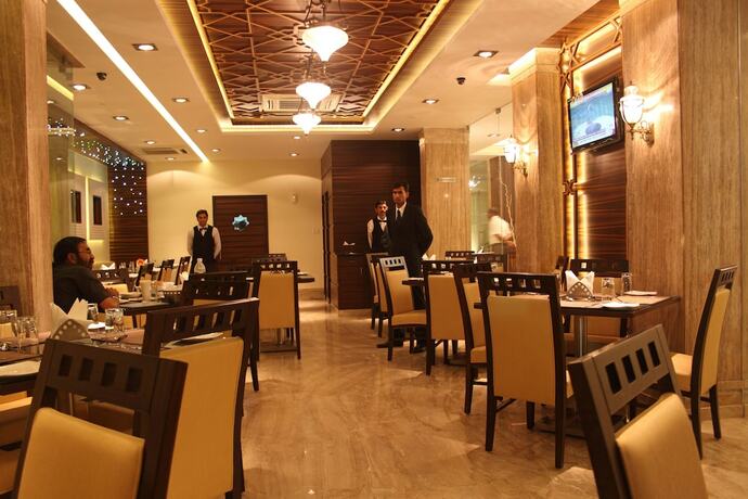 Imagen del bar/restaurante del Hotel Pristine Residency. Foto 13