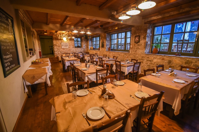 Imagen del bar/restaurante del Hotel Pritanio. Foto 13