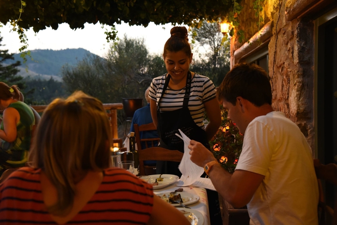 Imagen del bar/restaurante del Hotel Pritanio. Foto 16