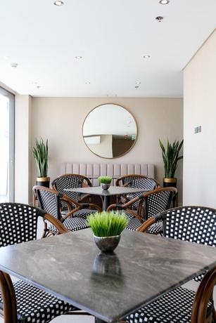 Imagen del bar/restaurante del Hotel Privato Makati. Foto 5