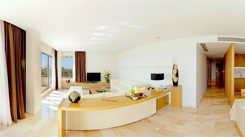 Imagen de los interiores del Hotel Privilege Aluxes Isla Mujeres Adults Only. Foto 11