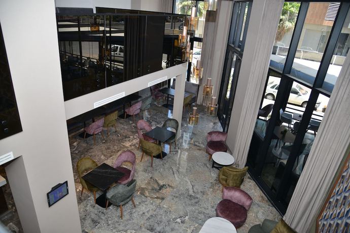 Imagen de los interiores del Hotel Privil&egrave;ge Oasis H&ocirc;tel. Foto 17