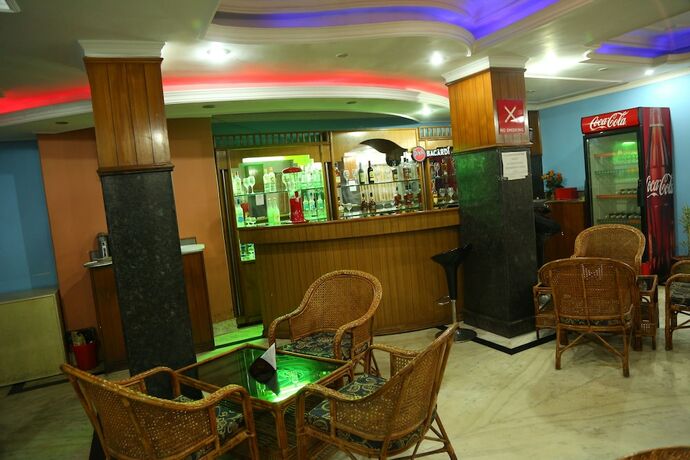 Imagen del bar/restaurante del Hotel Priya Palace. Foto 18