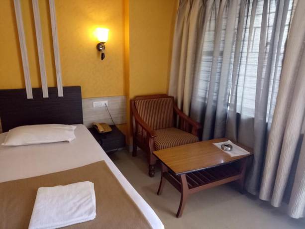 Imagen de la habitación del Hotel Priyadarshini Classic. Foto 9