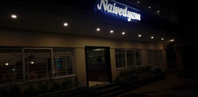 Imagen del bar/restaurante del Hotel Priyadarshini Classic. Foto 3