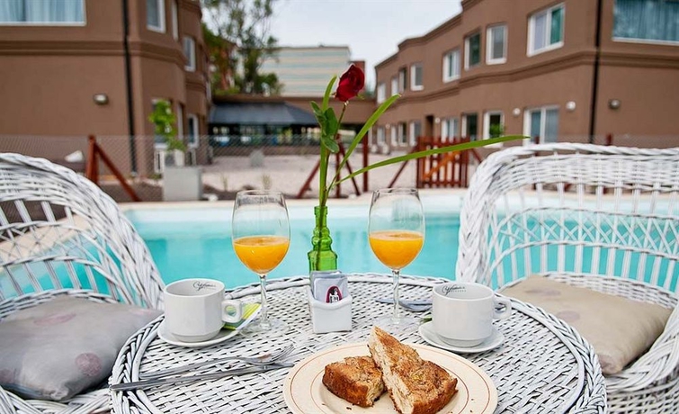 Imagen de la piscina del Hotel Pro. Foto 7