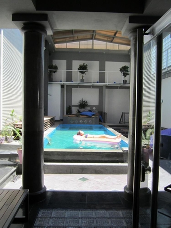 Imagen de la piscina del Hotel Prodeo and Lounge. Foto 13