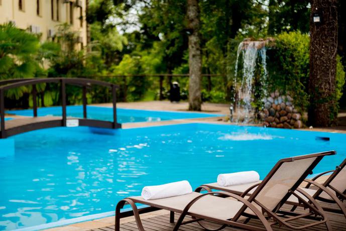 Imagen de la piscina del Hotel Prodigy Serrano. Foto 12