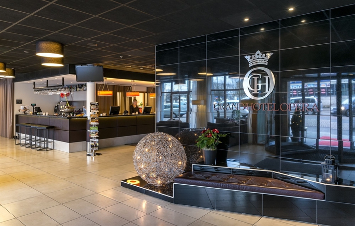 Imagen de los interiores del Hotel Profilhotels Opera. Foto 9