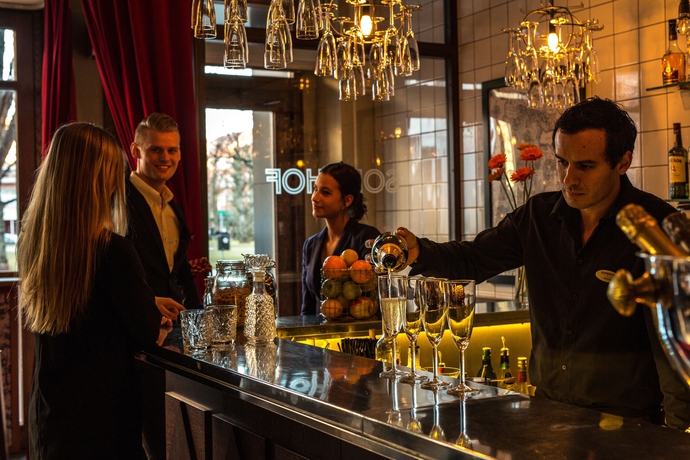 Imagen del bar/restaurante del Hotel Profilhotels Savoy. Foto 4