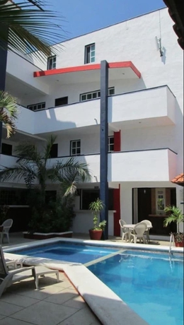 Imagen de la piscina del Hotel Progreso Beach. Foto 19