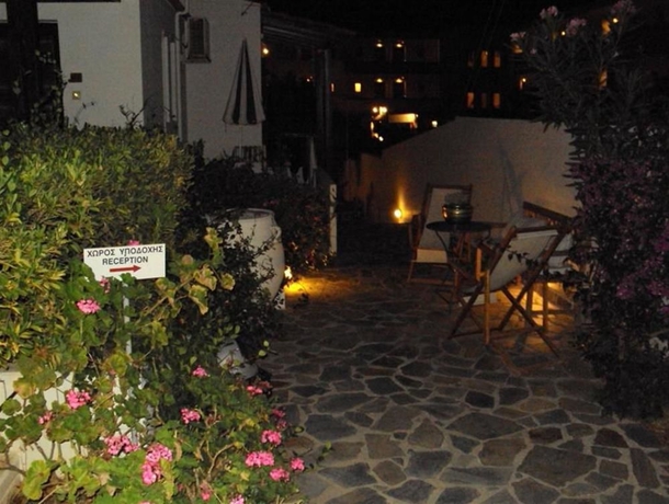 Imagen del bar/restaurante del Hotel Proimos Maisonnettes. Foto 5