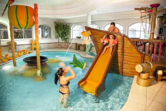 Imagen de la piscina del Hotel Prokulus. Foto 16