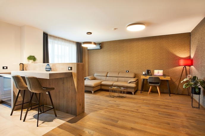 Imagen de la habitación del Hotel Promenada Studios. Foto 2