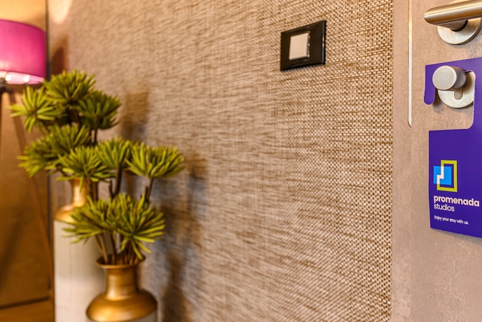 Imagen de la habitación del Hotel Promenada Studios. Foto 5
