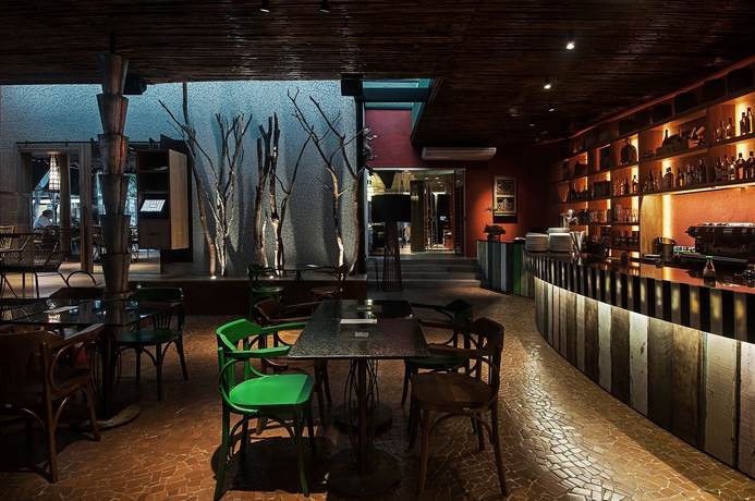 Imagen del bar/restaurante del Hotel Promenade Champagnat. Foto 4