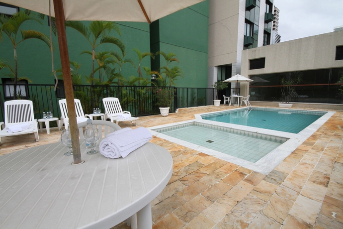 Imagen de la piscina del Hotel Promenade Champagnat. Foto 16