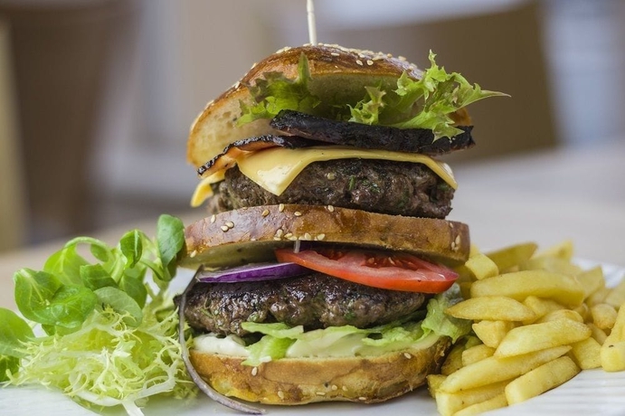 Imagen del bar/restaurante del Hotel Prometheus. Foto 3