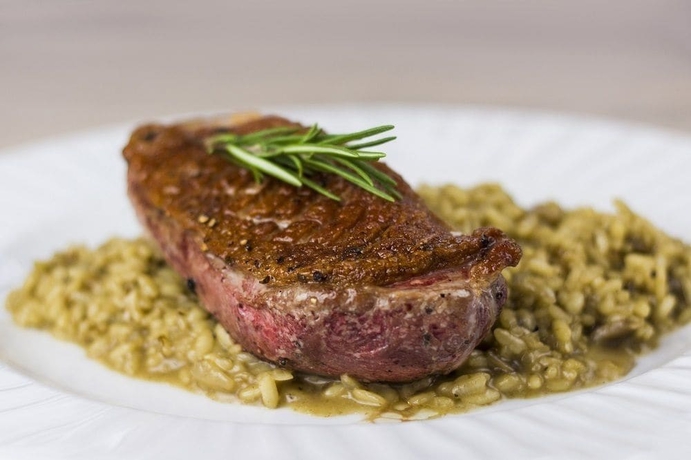 Imagen del bar/restaurante del Hotel Prometheus. Foto 5