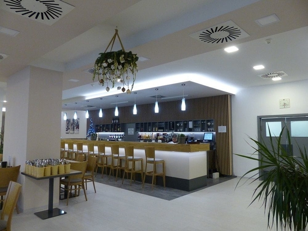 Imagen del bar/restaurante del Hotel Prometheus. Foto 7