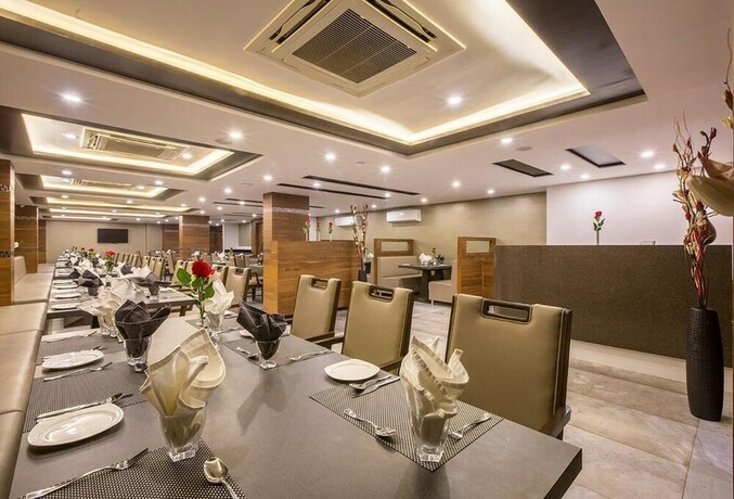 Imagen del bar/restaurante del Hotel Prominent Coporate Residency. Foto 19