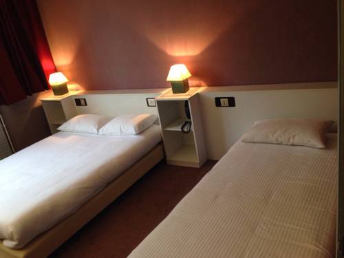 Imagen de la habitación del Hotel Promotel. Foto 6