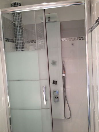 Imagen de la habitación del Hotel Prony Monceau. Foto 2